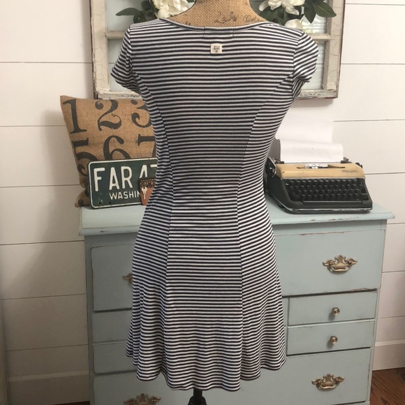 Women’s Billabong dress size small - Picture 4 of 6